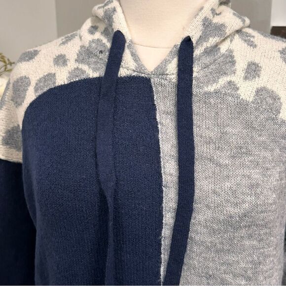 ELAN Women’s Solid & Printed Sweater Knit Color Block Hoodie in the Size Large - Picture 14 of 14